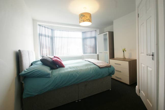 🌟 Double with Ensuite nr Trafford Centre 🛍️✨ Main Photo