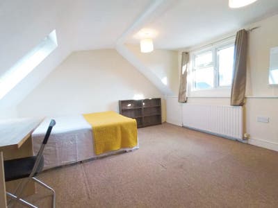 Super BD House Share Near Shepherds Bush. All bill Main Photo