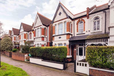 Chiswick household for young adults Main Photo