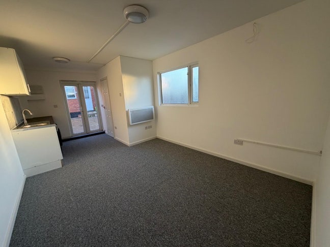 1 Bedroom flat with garden in Edgware HA8 Main Photo