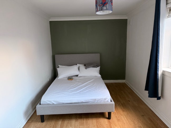 One Double Bedroom - Close to Parks -  Quiet Area Main Photo