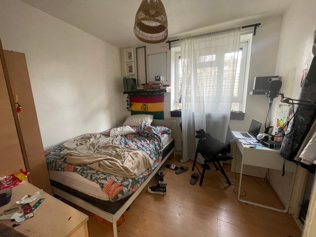 Nice Double Size Room  at Bow/Bromley-by-Bow Main Photo