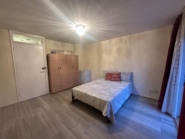 Room for rent in Seven Sisters Main Photo