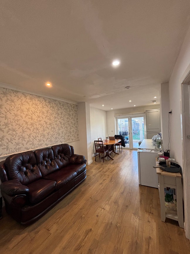 Heath Road - 2 min walk to hospital  Main Photo