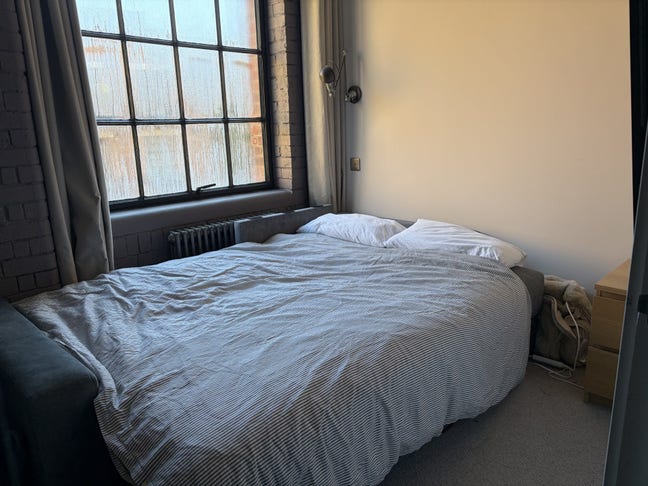 Mon - Fri let - walking distance to Canary Wharf Main Photo