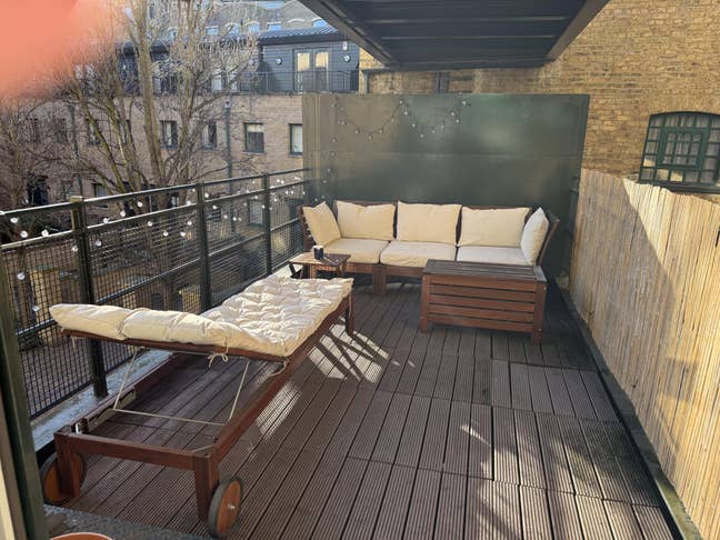 Double room in a spacious Tower Bridge apartment Main Photo