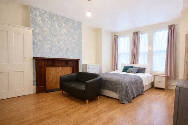 TwoRooms Available! 2 Min walk to WinchmoreHillSt Main Photo