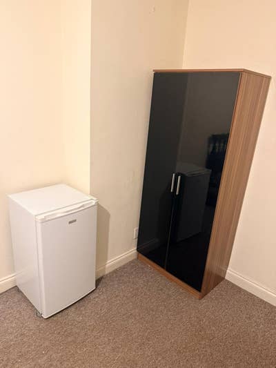 Beautiful well furnished double bed room in South. Main Photo