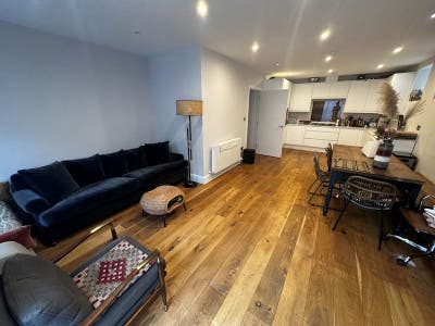 Large double (almost ensuite) room in Stoke Newing Main Photo