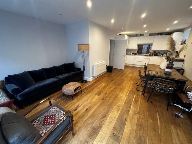 Large double (almost ensuite) room in Stoke Newing Main Photo