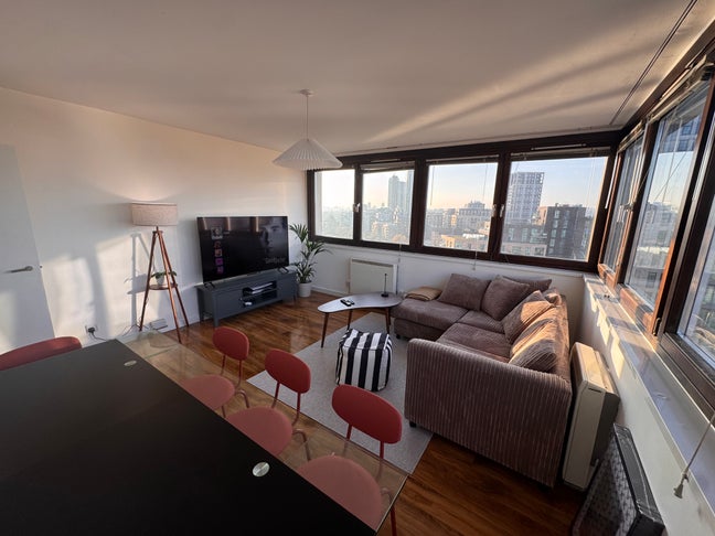 Bright Double Room | LGBT | Bills Incl | N16 Main Photo