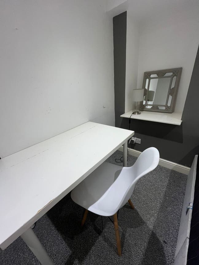 Female Student House in Leeds Main Photo