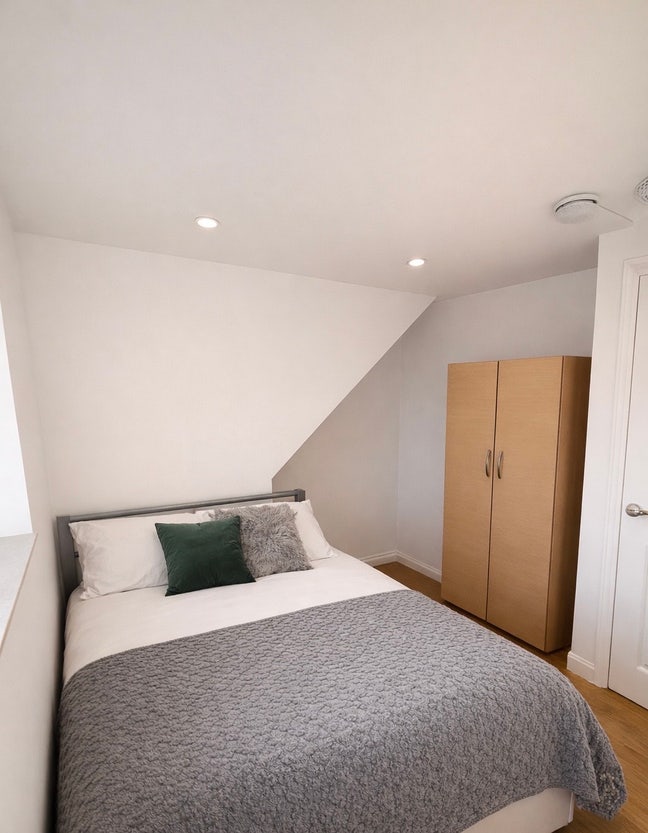 TwoRooms Available! 2 Min walk to WinchmoreHillSt Main Photo