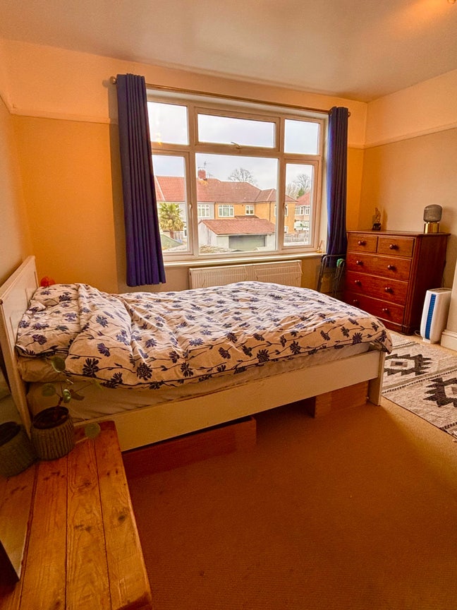 Large double room in lovely spacious house Main Photo