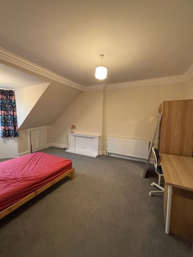 Furnished Double Room Available in Quiet Area Main Photo