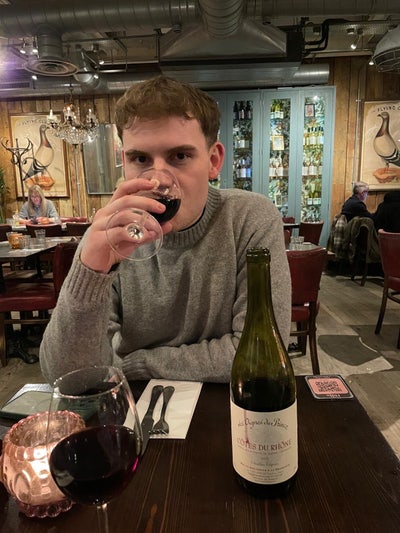 21 year old professional looking for a double room Main Photo