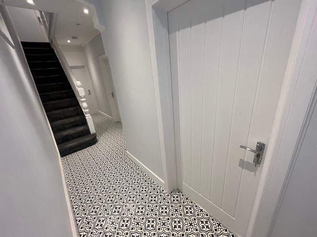 Private Studio…. ( Stunning Wardown Park ) Main Photo