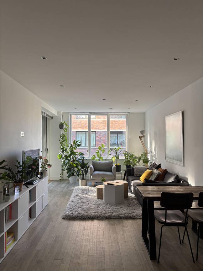 1-3 month let - double room w private bathroom   Main Photo