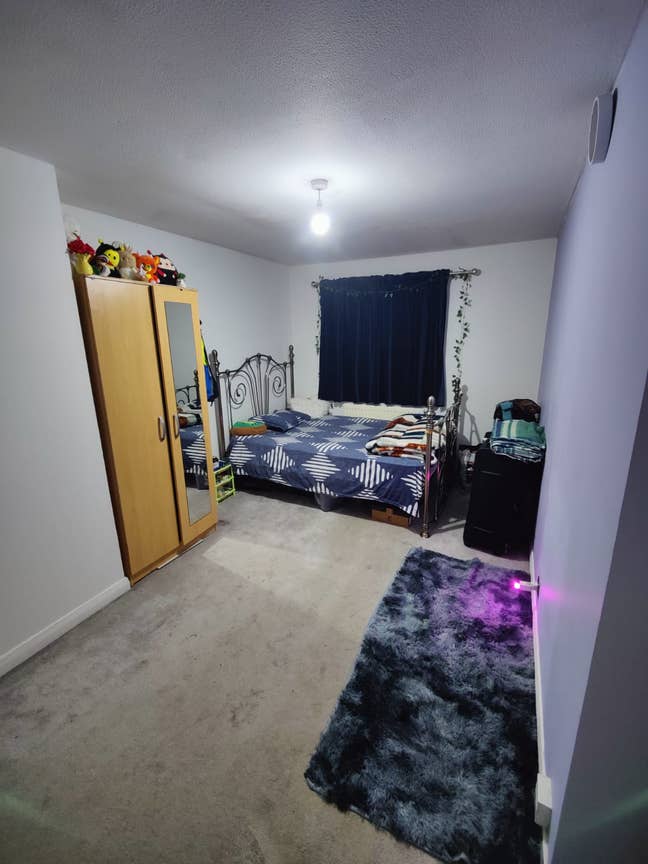 Bright Double Room in Friendly Shared Home 	•	 Main Photo