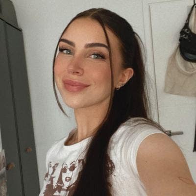 Female professional looking for a double room Main Photo