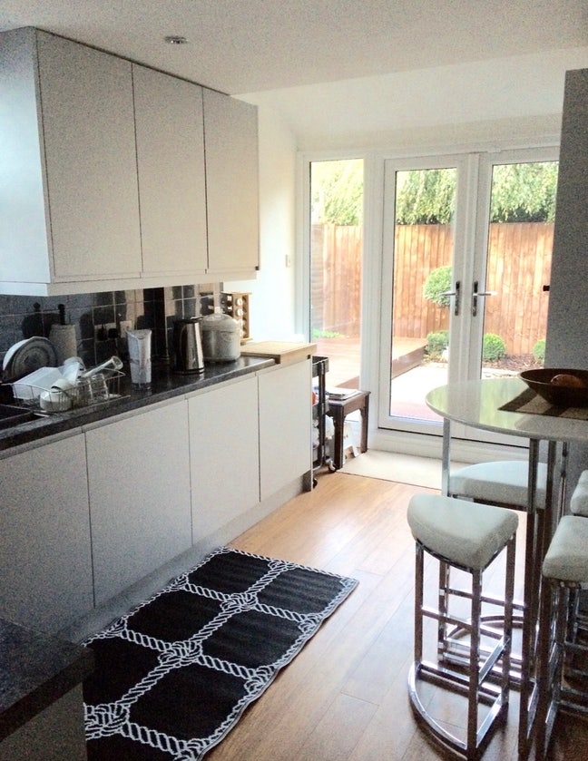 Cosy Two Bedroom Flat (W6) Main Photo