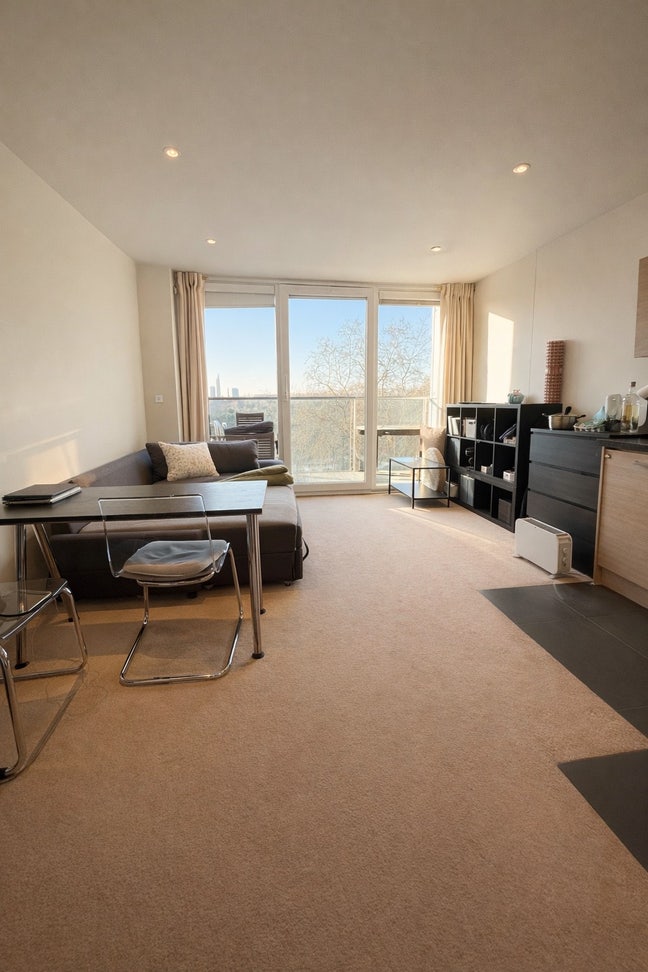 Large En-Suite Studio in Battersea | Next to Park Main Photo