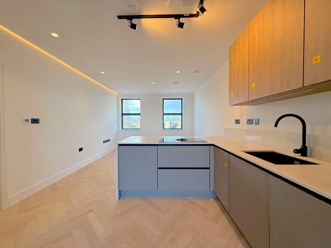 Stunning 1 Bed Flat Available Raynes Park - SW20 Main Photo