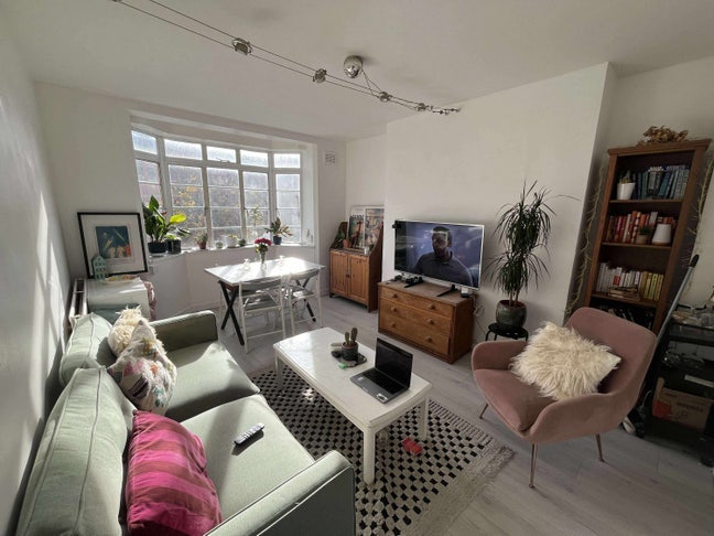 Large double room in Hoxton available from 2 Feb  Main Photo