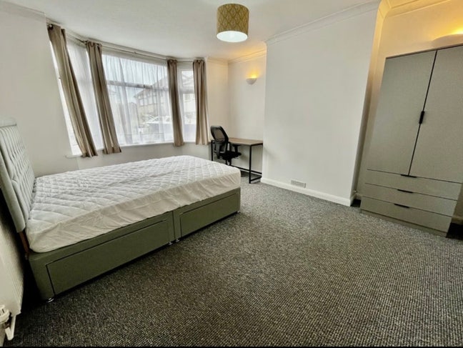 Large Double Room Fully Furnished  Main Photo