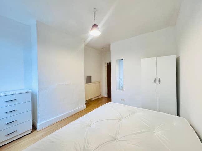 Room available E10 Main Photo