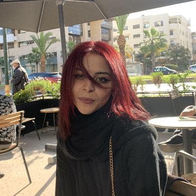 Chill 24yo woman looking for a place to stay Main Photo