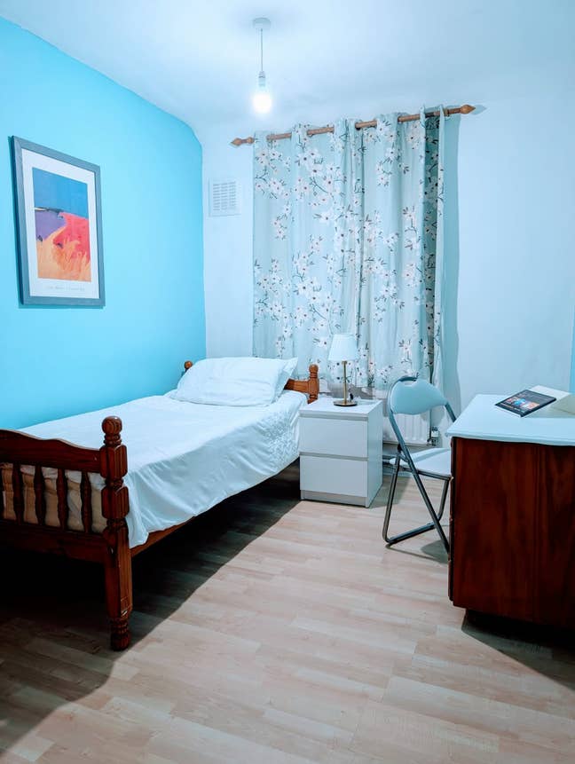 A great room in a Female flatshare  Main Photo