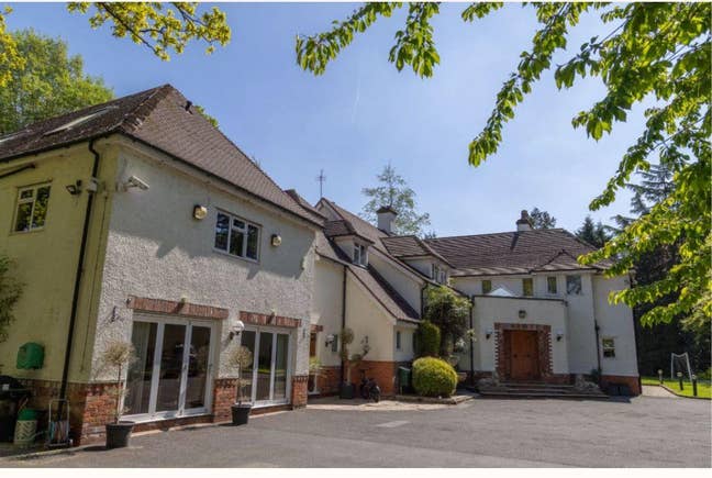 Ensuite & Walk In wardrobe in a beautiful house Main Photo