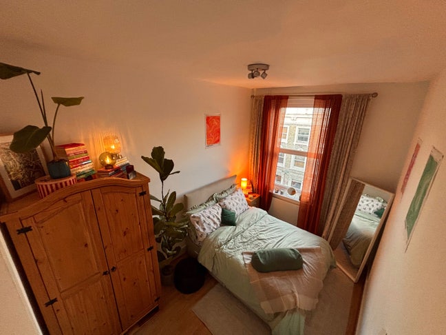 1 Double Bedroom in 2 bed Flat Earls Court  Main Photo