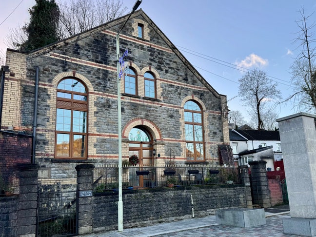 Roommate, beautiful, unique property.  Main Photo