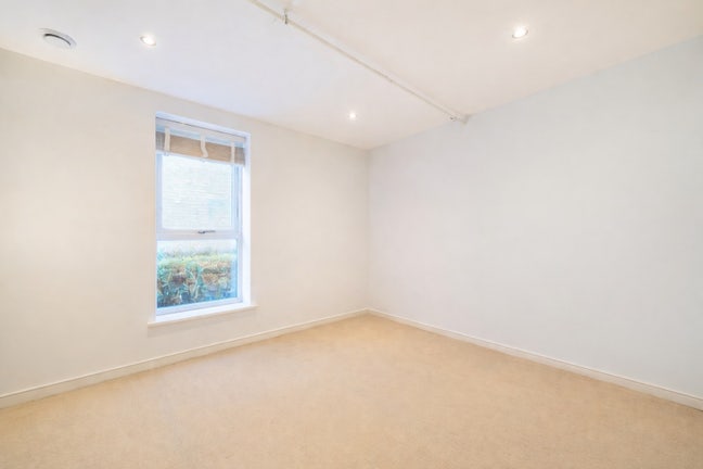 Spacious Double Room - Wandsworth Town (Feb Move) Main Photo