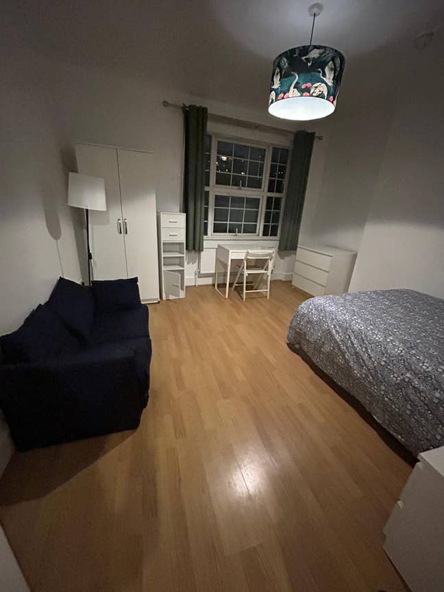 Zone 1 ! Perfect Location! Double Available 20.12! Main Photo