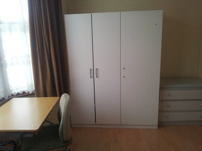 Double bed &pound;800 a month in house Finchley Main Photo