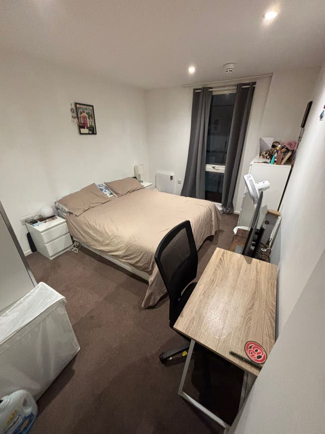 Room available asap 🌻 Main Photo