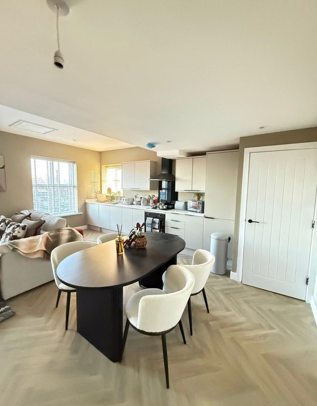 Luxury Furnished Two-Bedroom apartment! Main Photo