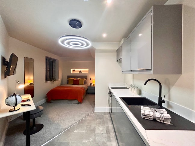 Fantastic Location, Studios -Single Professionals  Main Photo