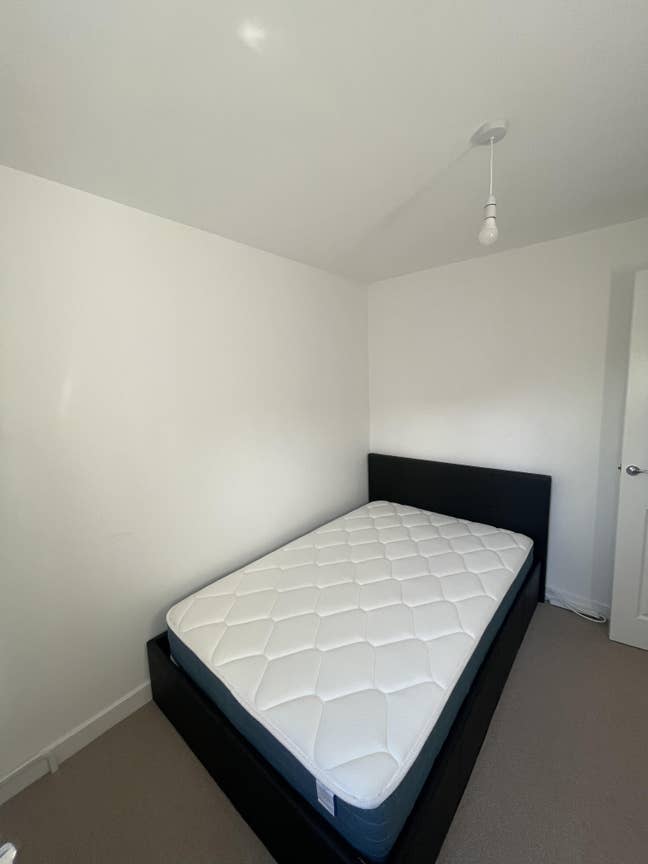 Double room in 3 bed Salford (Bills + parking inc) Main Photo