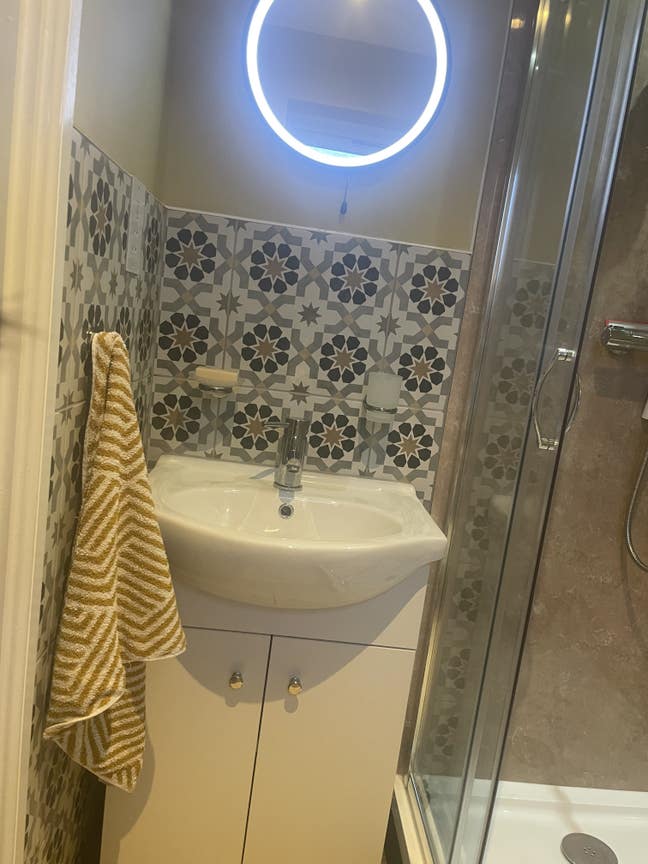 Brand New Ensuite - Sunny Double Room Main Photo