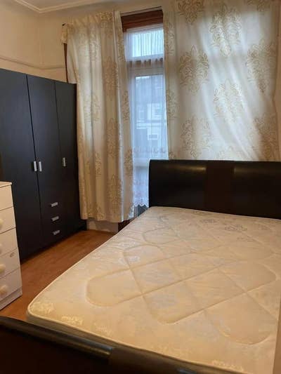 &pound;750 double room  Main Photo