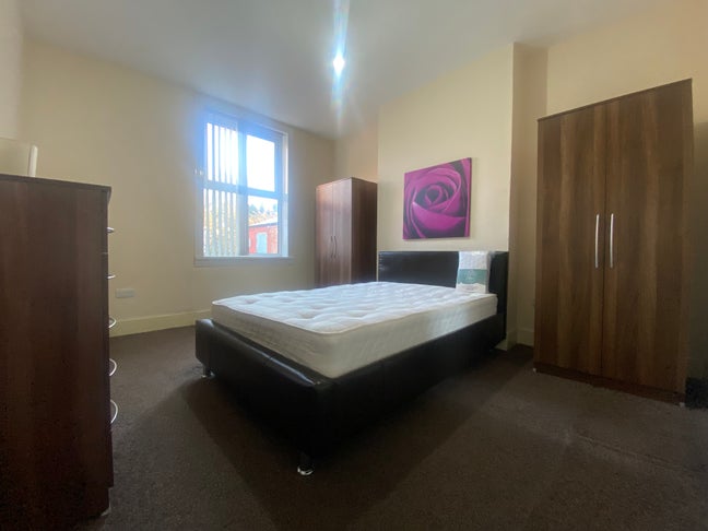 Available Now Lovely Double Room Moseley B12 Main Photo