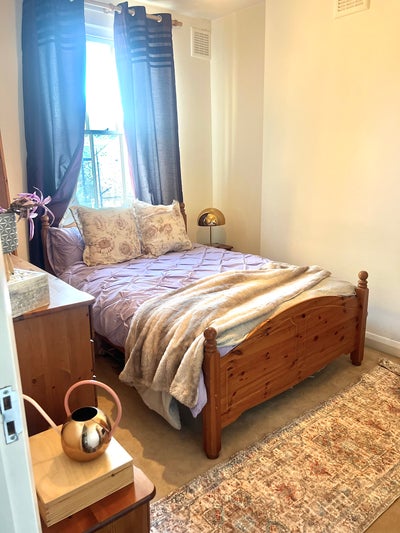 Sunny Double Room in Charming Queen’s Park Home Main Photo