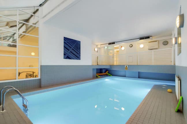 Light & Spacious 1 Bed Flat + Gym, Pool: Battersea Main Photo