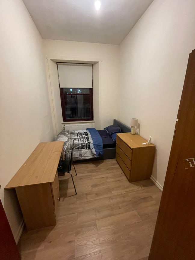 Room Available G2 Main Photo