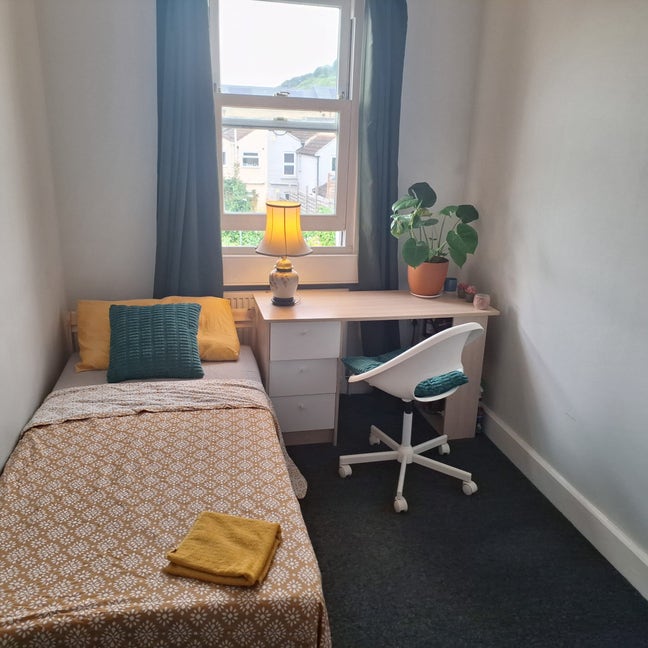 Furnished single room available near city centre Main Photo