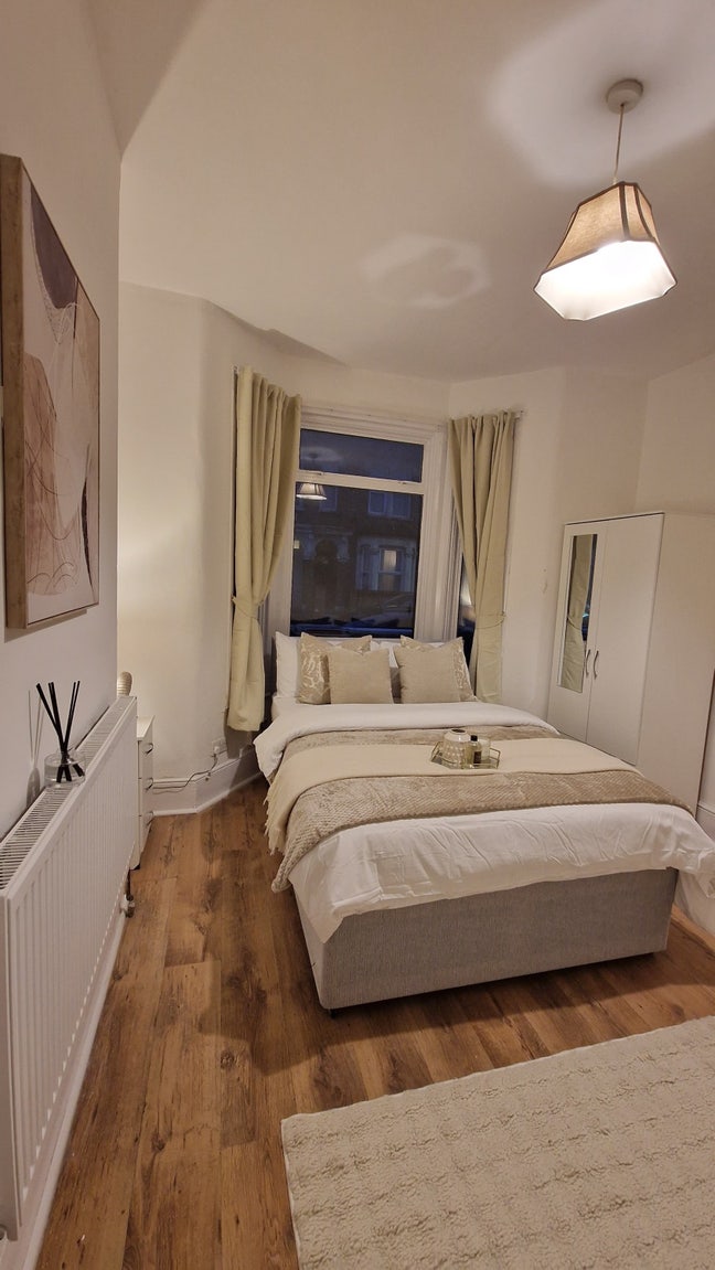 Premium Home for Working Professionals Main Photo